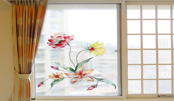 Mẫu Decal dán cửa kính với họa tiết nhẹ nhàng dành cho phòng khách